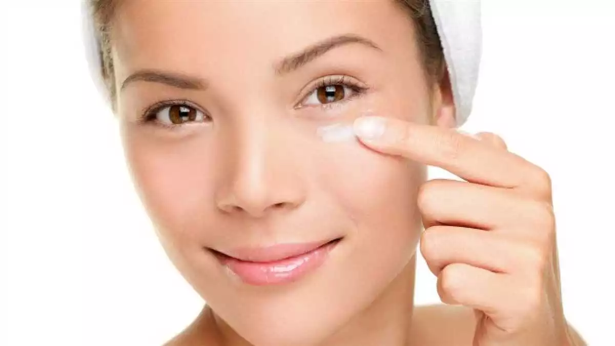 Conturul Ochilor: Produse Antirid Anti-Aging Pentru Reducerea Semnelor Îmbătrânirii